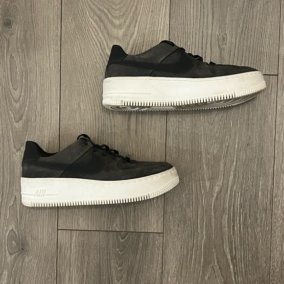 EUC Like New Nike Air Force 1 Shoes Size 8 Color Gray and Black - Picture 8 of 11